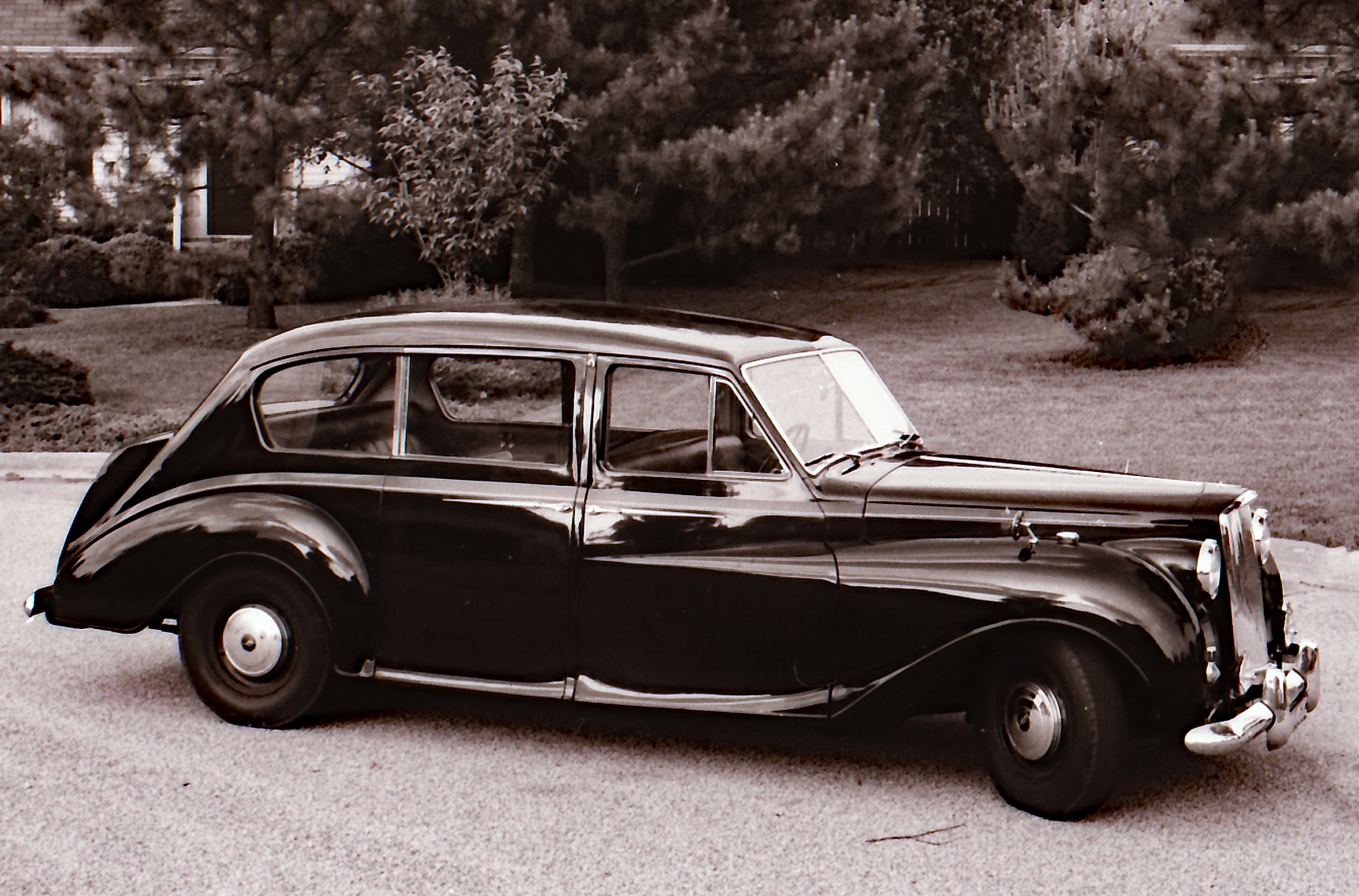 BMW 502: Delicate Sparkle of a Bavarian Princess | Remember Road