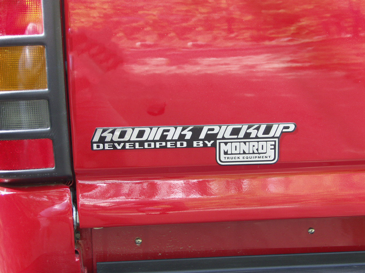 2008 Chevrolet C4500 Kodiak liftgate badge