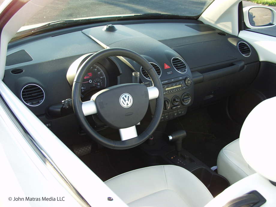 2007 Volkswagen New Beetle White on White
