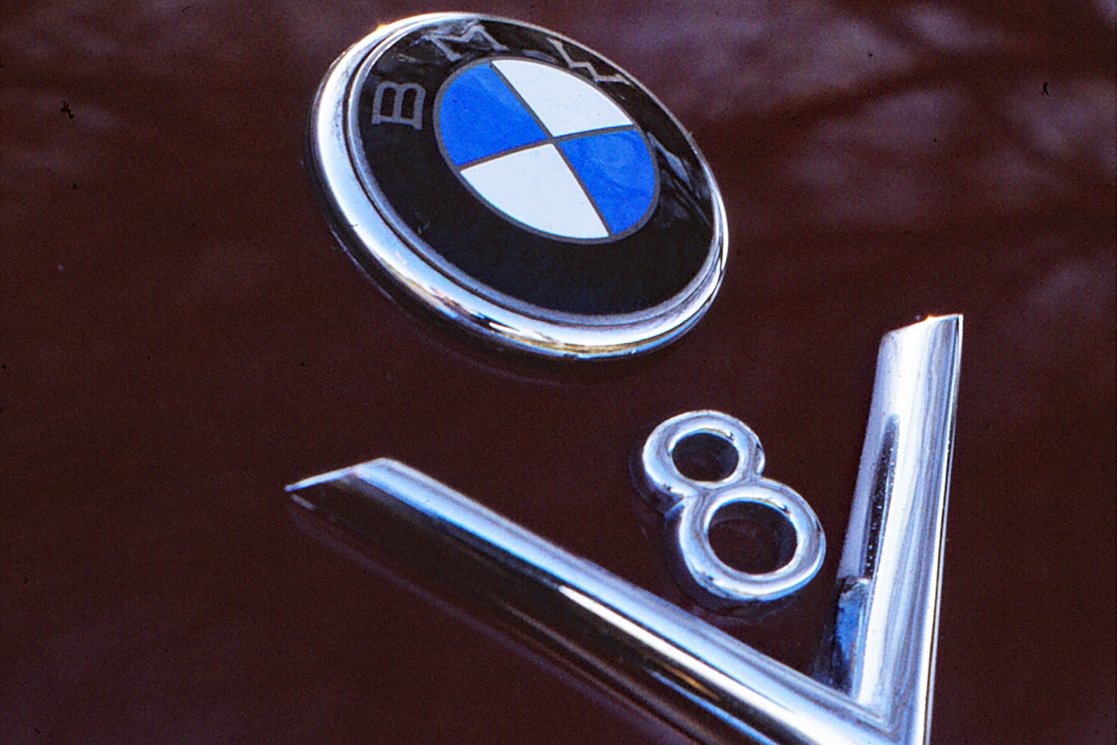 BMW 502 V-8 badge